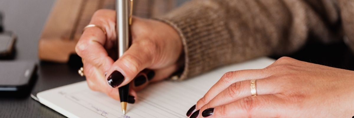 Profesyonel Kitap Eleştirisi Yazma Rehberi Yapı Ve İçerik